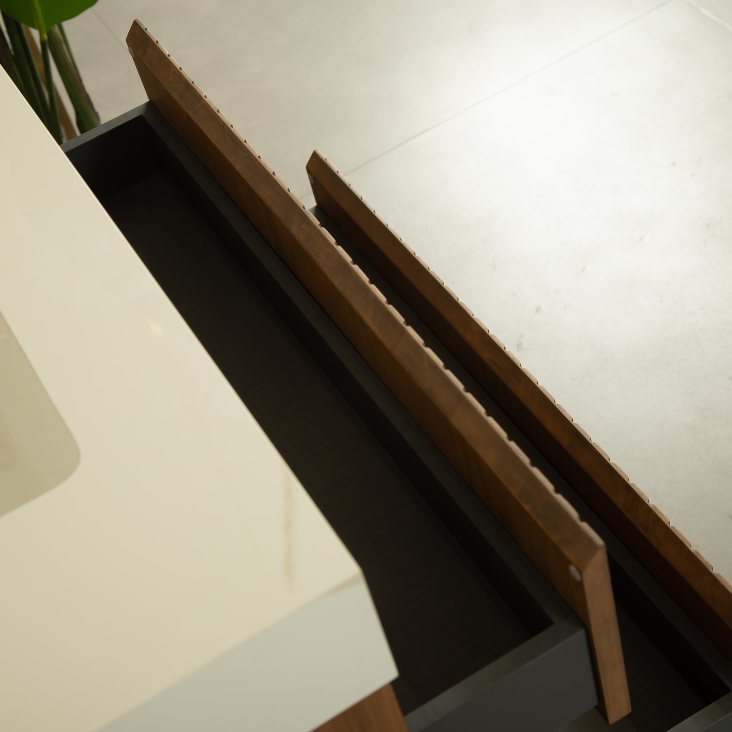 TILLEY 76,2 cm Badezimmer-Waschtisch und Waschbecken, wandmontierter Aufbewahrungsschrank aus gestreiftem Sperrholz mit 2 Schubladen, Calacatta-Gold