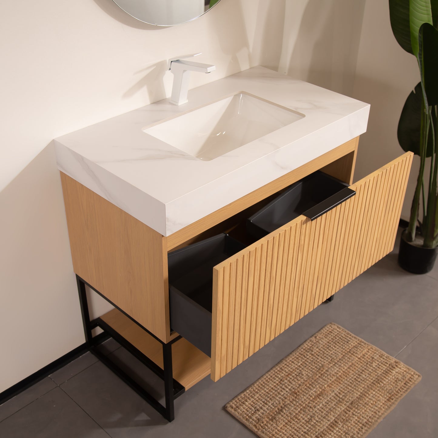 YOLAN 36" Badezimmer-Waschtisch und Waschbecken, freistehender gestreifter Sperrholz-Aufbewahrungsschrank mit Schublade und offenem Regal, Carrara-Weiß, Corolla-Eiche 