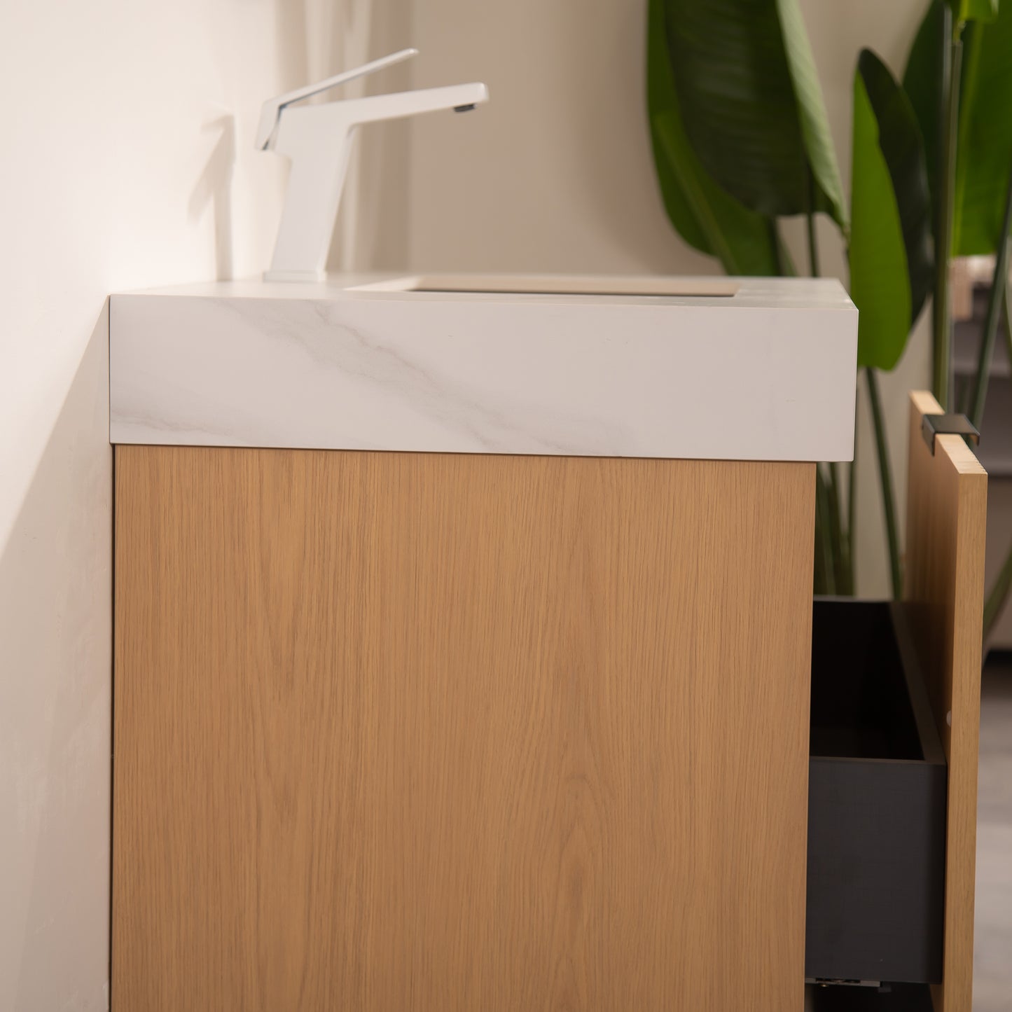 YOLAN 36" Badezimmer-Waschtisch und Waschbecken, freistehender gestreifter Sperrholz-Aufbewahrungsschrank mit Schublade und offenem Regal, Carrara-Weiß, Corolla-Eiche 