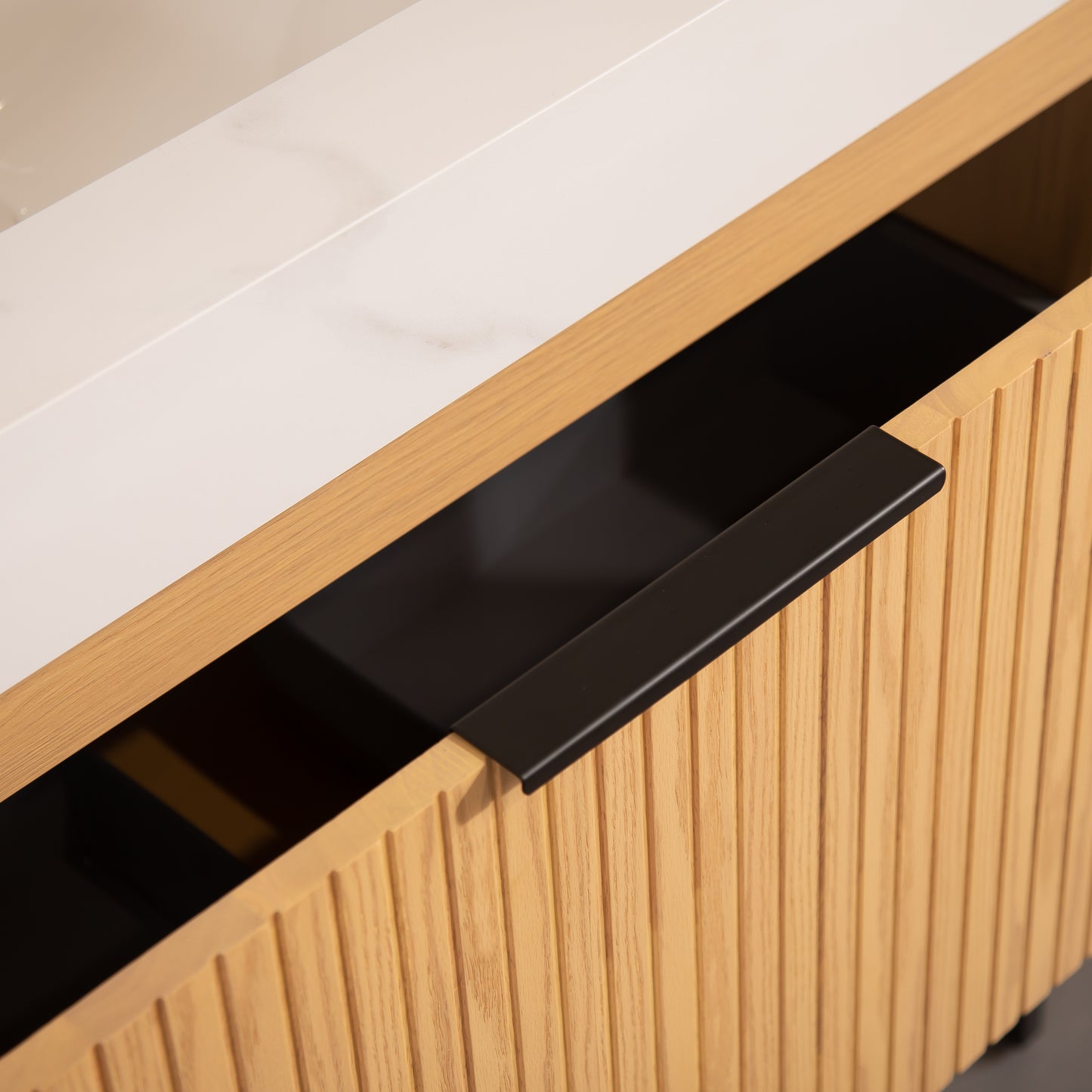 YOLAN 36" Badezimmer-Waschtisch und Waschbecken, freistehender gestreifter Sperrholz-Aufbewahrungsschrank mit Schublade und offenem Regal, Carrara-Weiß, Corolla-Eiche 