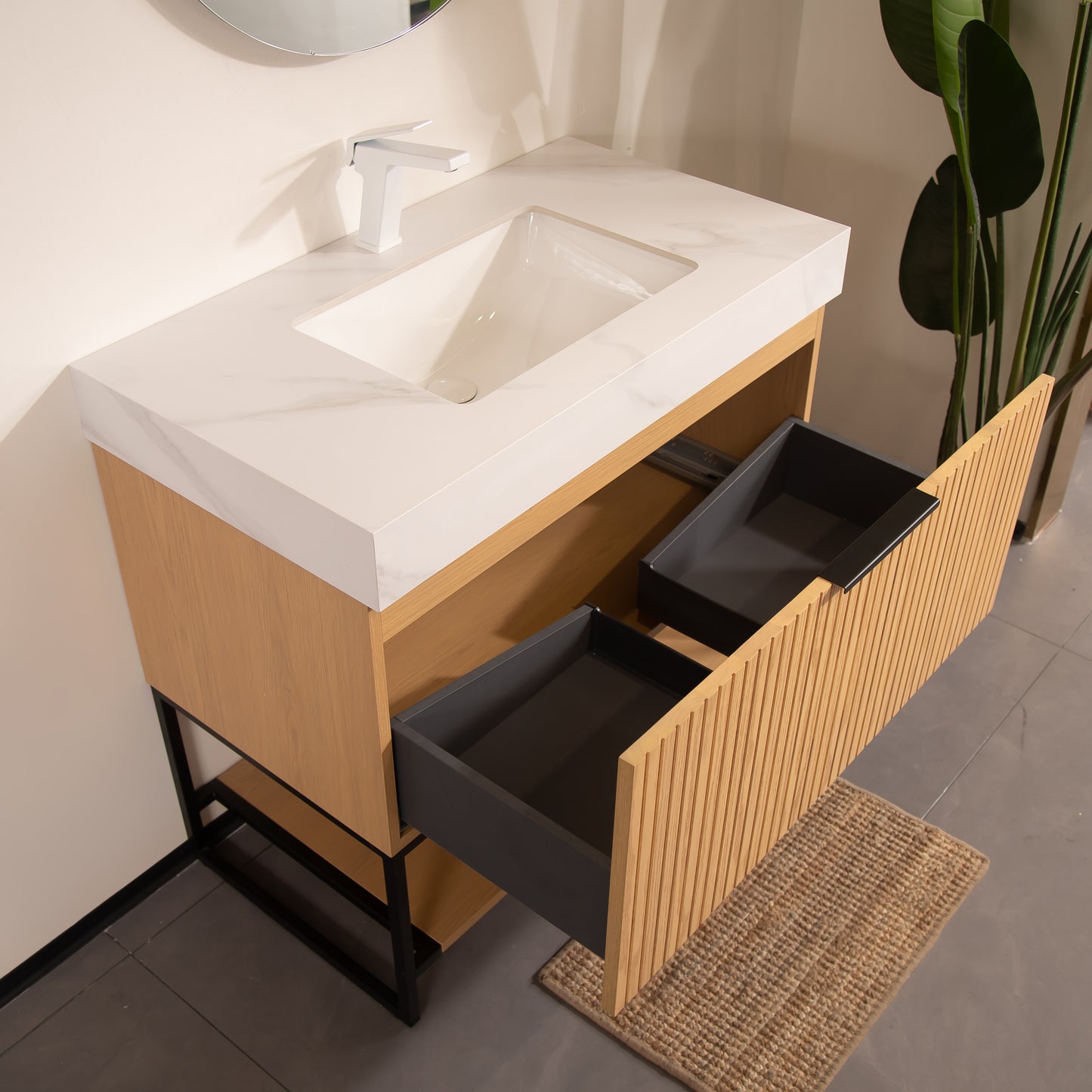 YOLAN 36" Badezimmer-Waschtisch und Waschbecken, freistehender gestreifter Sperrholz-Aufbewahrungsschrank mit Schublade und offenem Regal, Carrara-Weiß, Corolla-Eiche 