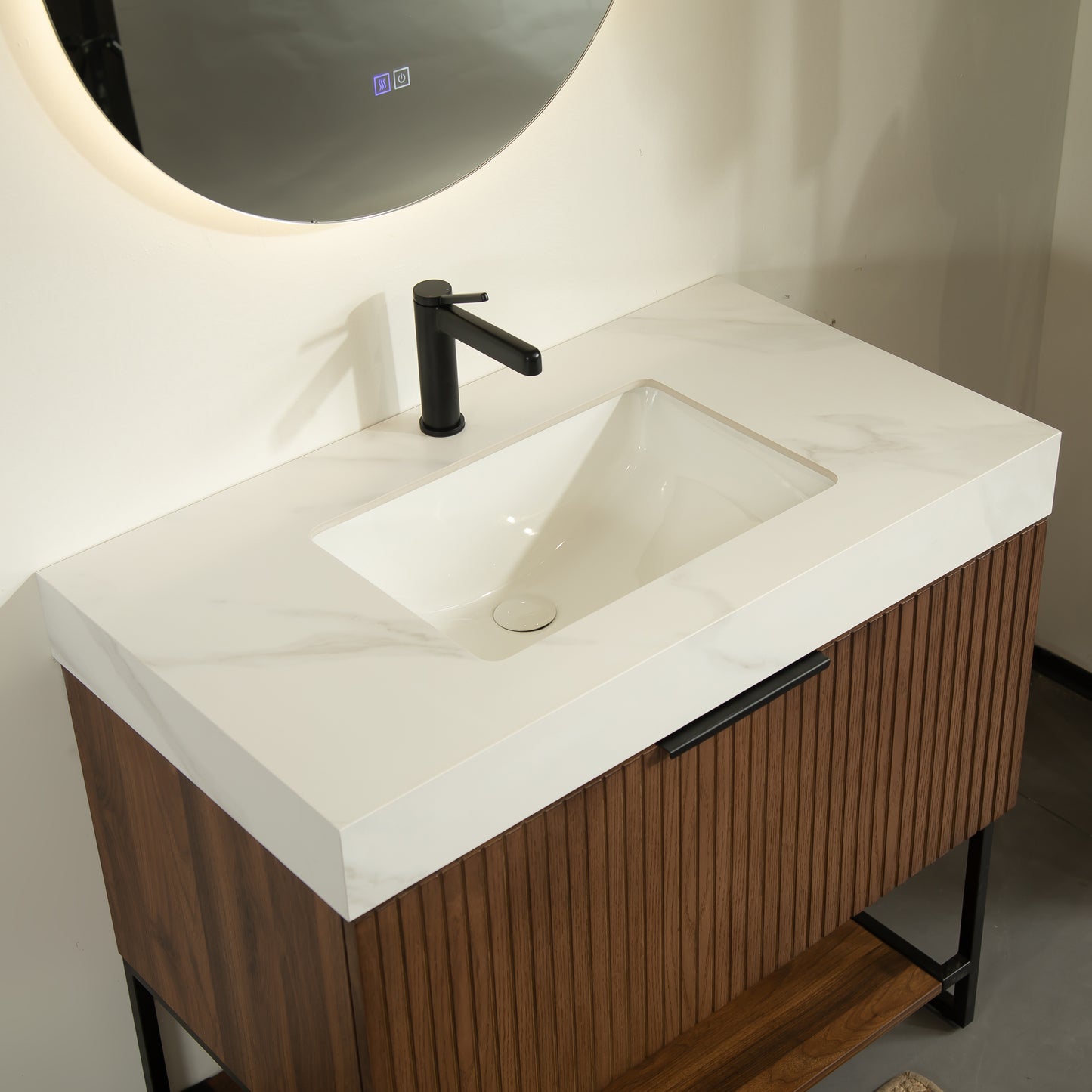 YOLAN 36" Badezimmer-Waschtisch und Waschbecken, freistehender gestreifter Sperrholz-Aufbewahrungsschrank mit Schublade und offenem Regal, Carrara-Weiß,