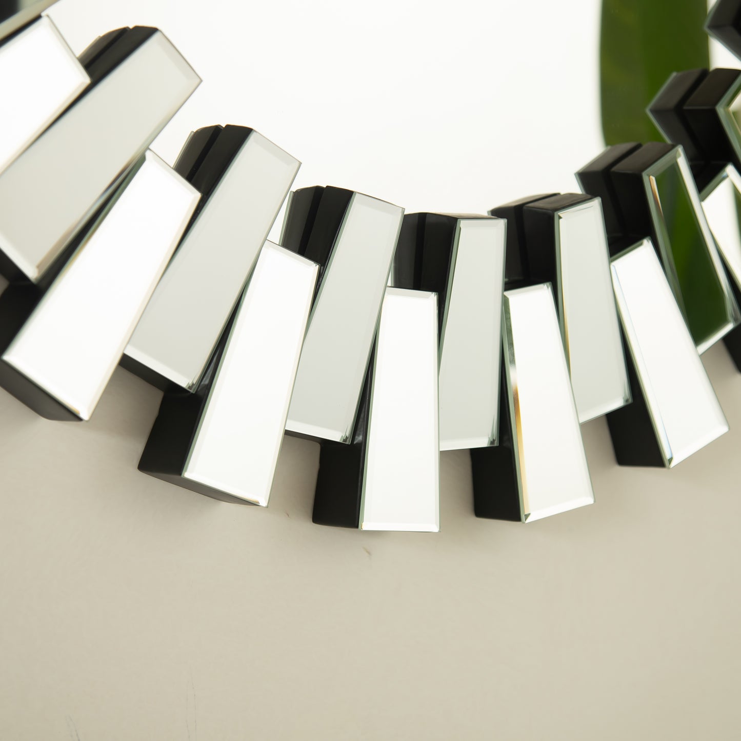 32'' Kaltis Mirror, Wall-mounted Modern Decorative Circle PU Mirror, Irregular Shape, Suitable for Bathroom, Bedroom, Living Room, Corridor