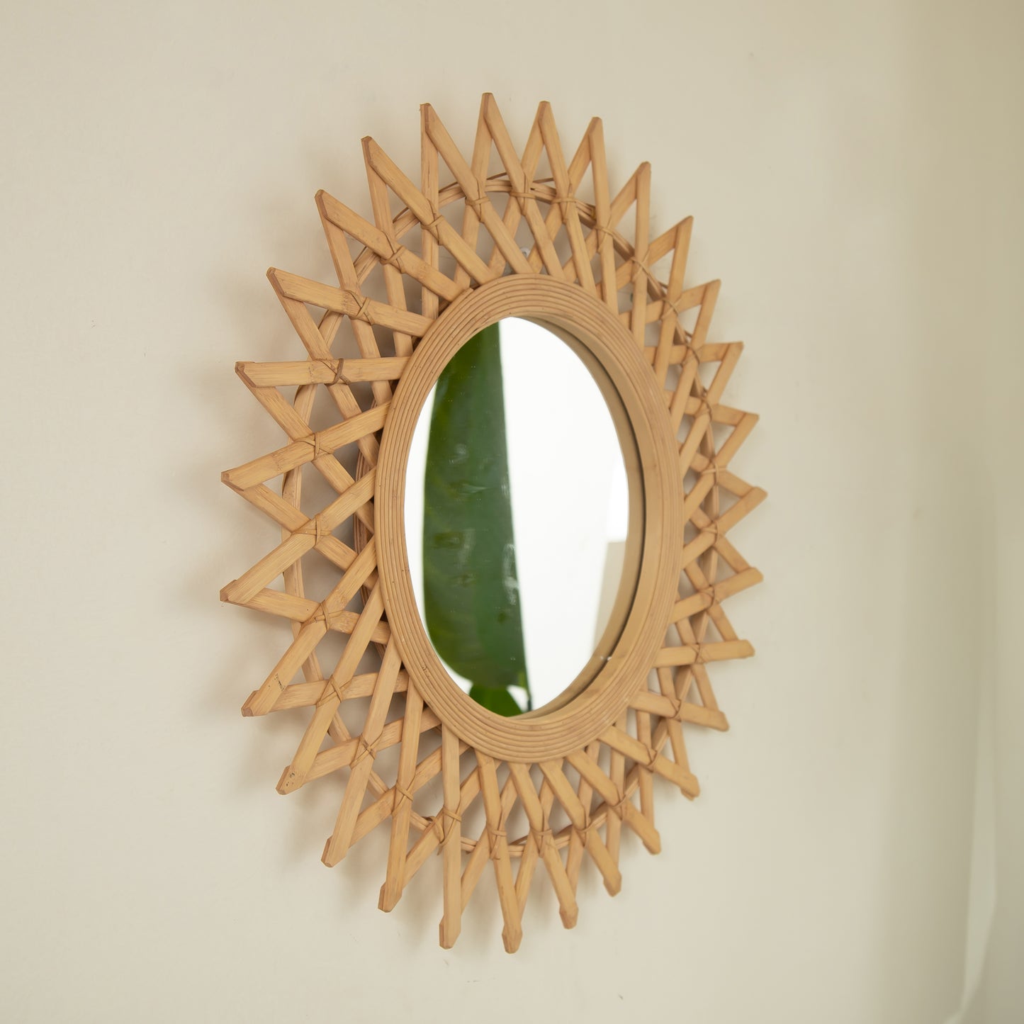24'' Solana Mirror, Wall-mounted Bamboo Artistry Circle Mirror with Hemp, Irregular Shape, Suitable for Bathroom, Bedroom, Living Room