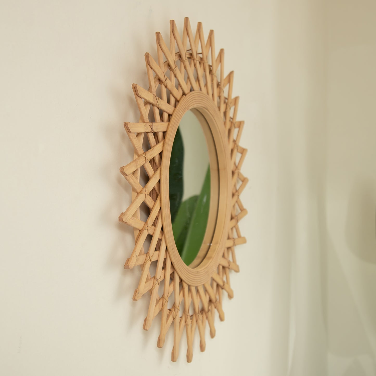 24'' Solana Mirror, Wall-mounted Bamboo Artistry Circle Mirror with Hemp, Irregular Shape, Suitable for Bathroom, Bedroom, Living Room