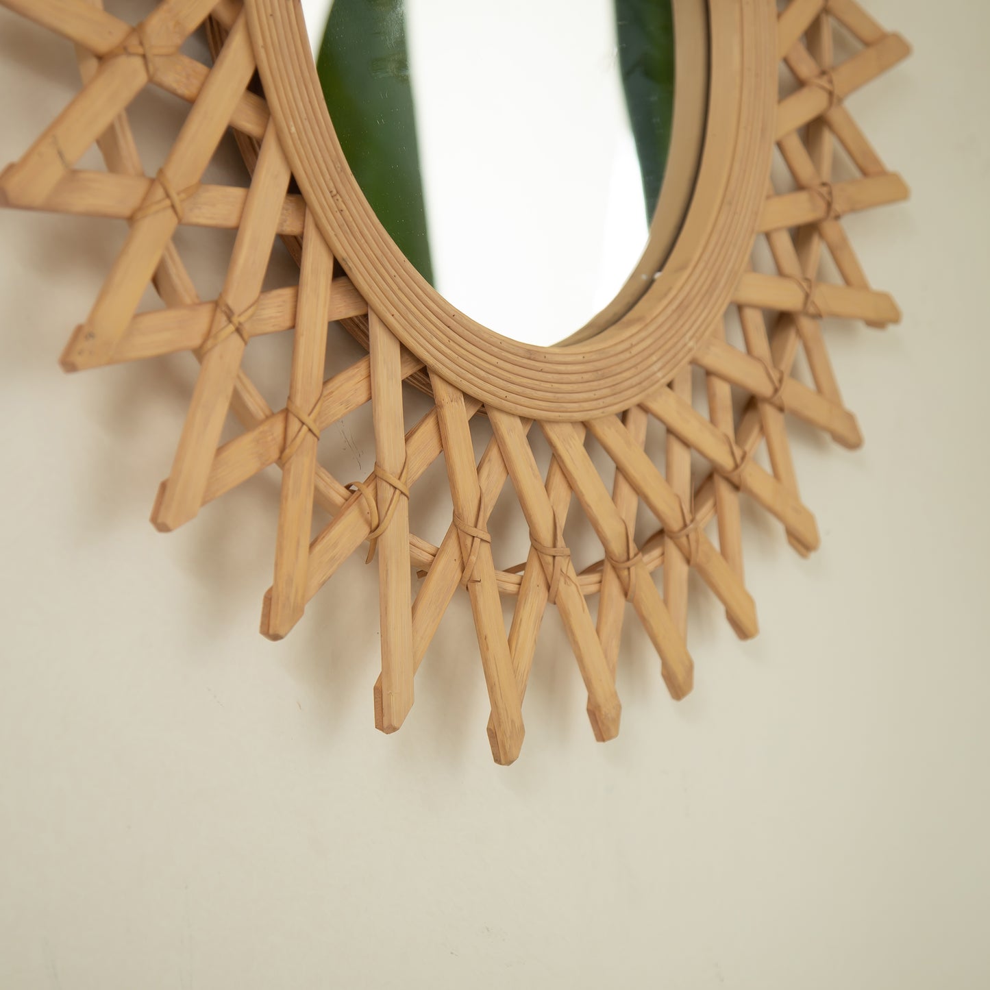 24'' Solana Mirror, Wall-mounted Bamboo Artistry Circle Mirror with Hemp, Irregular Shape, Suitable for Bathroom, Bedroom, Living Room