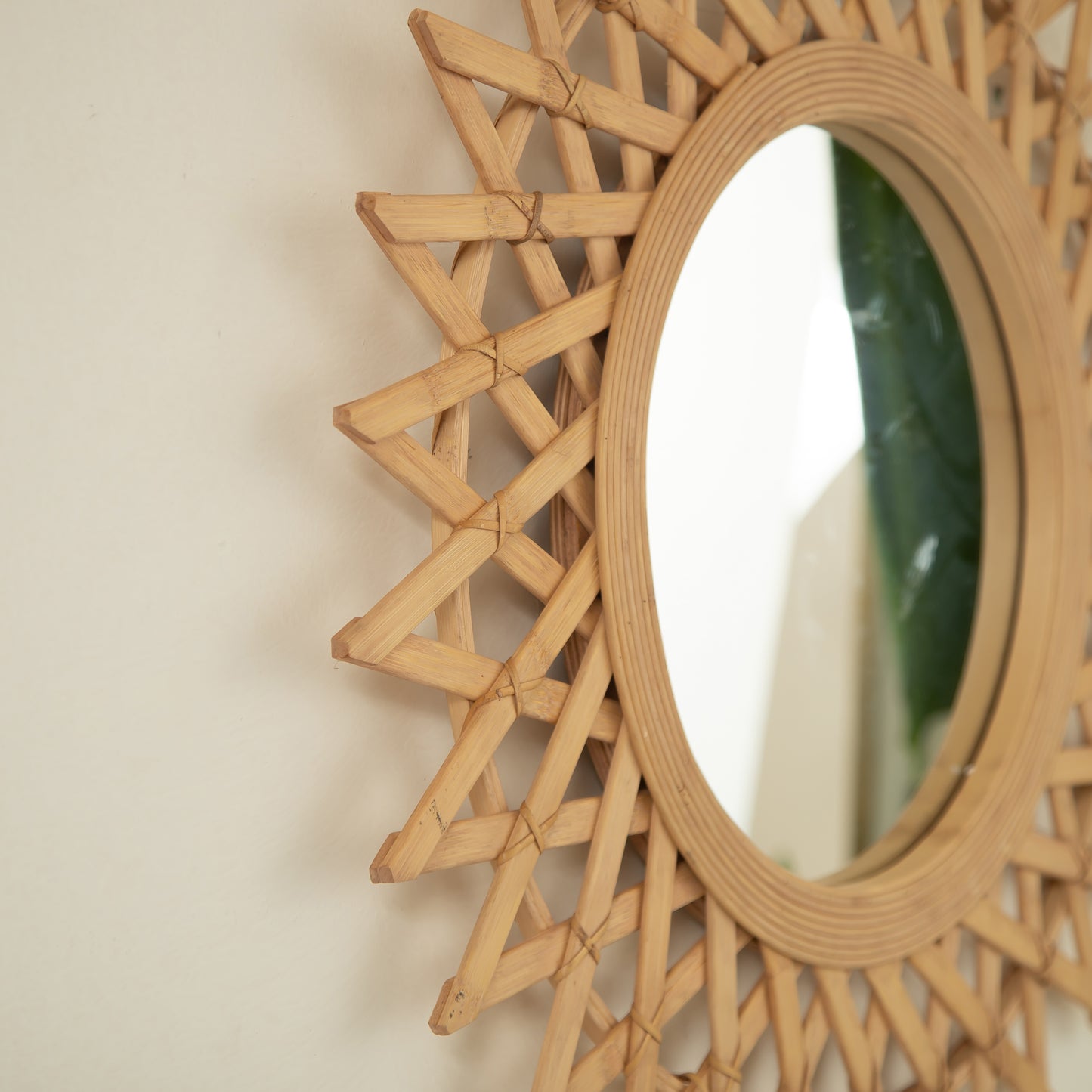 24'' Solana Mirror, Wall-mounted Bamboo Artistry Circle Mirror with Hemp, Irregular Shape, Suitable for Bathroom, Bedroom, Living Room