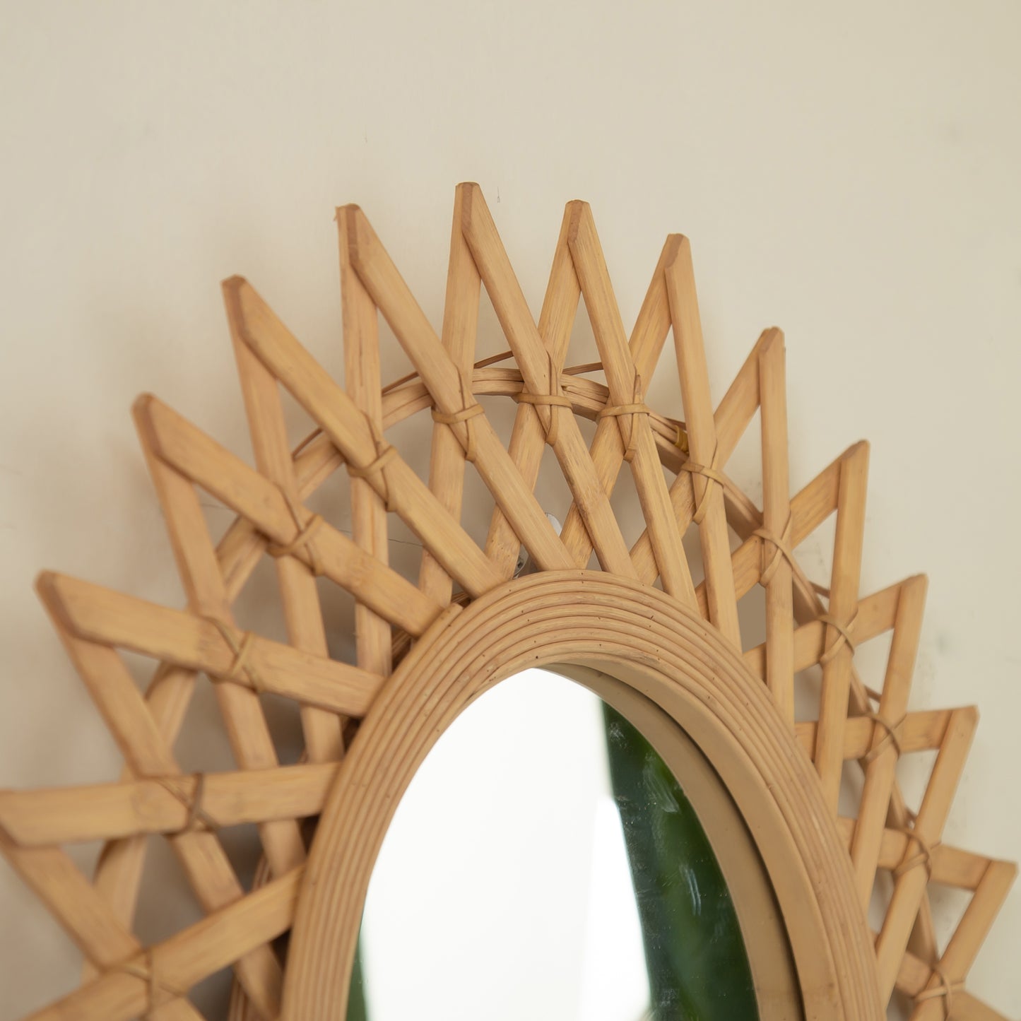 24'' Solana Mirror, Wall-mounted Bamboo Artistry Circle Mirror with Hemp, Irregular Shape, Suitable for Bathroom, Bedroom, Living Room